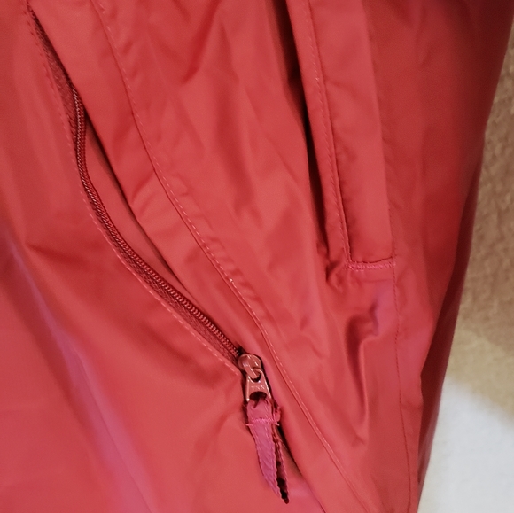 Men’s Helly Hansen Rain coat. Size Medium - Picture 2 of 11